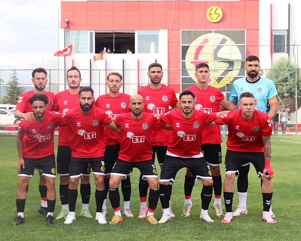 Bölgesel Amatör Lig takımlarından Eskişehirspor ile Edremitspor hazırlık maçında karşı karşıya geldi. Eskişehirspor'un 2-1 kazandığı maça VAR uygulaması damga vurdu.