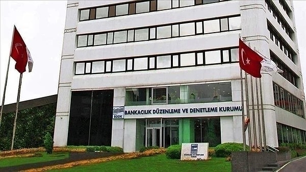 BDDK, bireysel krediler ve konut kredileriyle ilgili yeni bir karar aldı. Bankaların sermaye yeterliliği hesaplamasında söz konusu kredilerde uygulanan ilave risk ağırlıkları kaldırıldı.