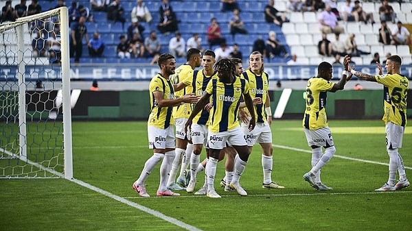 Fenerbahçe ilk 11'i: Livaković, Mert, Becão, Çağlar, Oosterwolde, İsmail, Fred, Szymański, Tadić, Maximin, Džeko