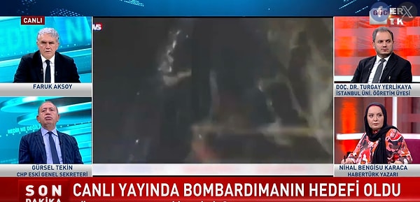 Gazetecinin yayında iken şiddetli arkadan gelen şiddetli bir sesle irkilip, arkadaki paravanın devrilmesiyle öne düştüğü görülüyor.