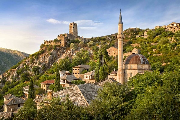 Poçitel, 1383 yılında Bosna Kralı 1. Stjepan Tvrtko tarafından Neretva Nehri kıyısında bir savunma noktası olarak kuruldu.