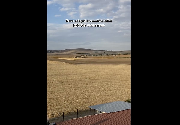 Ankara'da öğrenim hayatına başlayan bir öğrenci de yurt odasının manzarasını paylaştı.