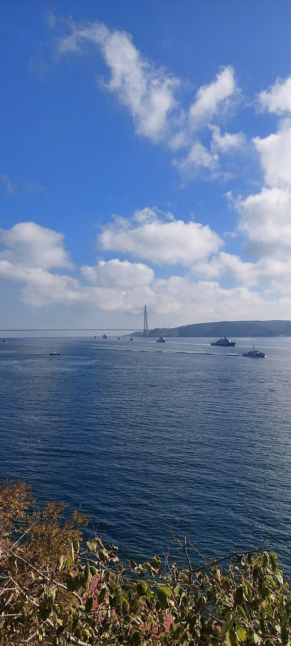 Deniz Kuvvetleri Komutanlığı, bugün ise Preveze Deniz Zaferi’nin Yıl Dönümü ve Deniz Kuvvetleri Günü kapsamında yine İstanbul Boğazı’ndaydı.