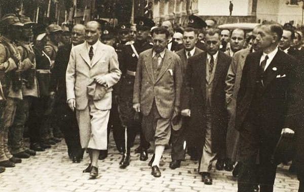 6. Atatürk’ün gerçekleştirdiği reformlardan hangisi eğitim alanında olmuştur?