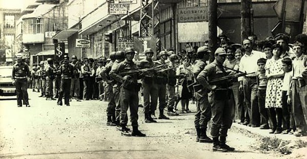 7. 1960 yılında gerçekleştirilen askeri darbe sonucunda hangi lider idam edilmiştir?