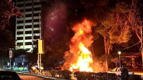 İsrail tarafından saldırıya ilişkin bir açıklama yapılmazken, SANA'nın yerel saatle 2.51'de geçtiği haberinde, "Hava savunma sistemlerimiz bu gece üçüncü kez düşman hedeflere karşı koyuyor" denildi. SANA'nın askeri kaynağa dayandırdığı bir diğer haberinde ise İsrail'in, yerel saatle 2.05'te başkentteki saldırıları savaş uçakları ve dronlarla düzenlediği iddia edildi. Saldırıda 3 sivil öldü, 9 sivil ise yaralandı. Ölenlerin arasında Suriye Devlet Televizyonu'nda çalışan sunucu Safa Ahmed'in de olduğu öğrenildi.