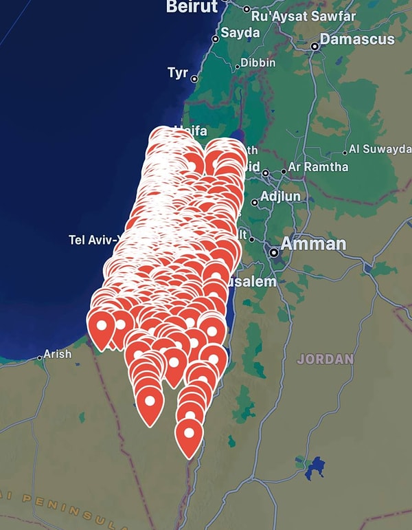 Saldırı sebebiyle İsrail genelinde tüm şehirlerde füze saldırı alarmı çalıyor. Ayrıca İsrail basını İran'dan ateşlenen bir füzenin Tel Aviv'de bulunan bir binaya isabet ettiğini iddia etti.