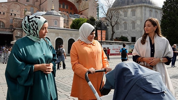 Son yayılan haberlere göre Kızılcık Şerbeti'ndeki 69. bölüm RTÜK'ün radarına takıldı. Pembe, Nilay ve Görkem karakterlerinin kilisede bulunmaktan rahatsız olup papazla konuşması dikkat çekti.