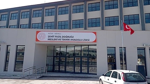 Olay, Şehit Fazıl Doğruöz Mesleki ve Teknik Anadolu Lisesi’nde meydana geldi.