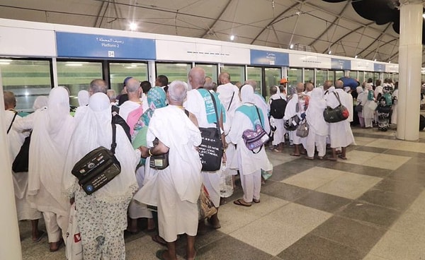 İlk bakışta yılda yalnızca bir hafta çalışan devasa bir metro hattı garip gelebilir. Ancak Al-Mashaaer al-Mugaddassah hattının inşa edilmesinin temel amacı, yalnızca Hac sırasında devasa kalabalıkları yönetmektir.