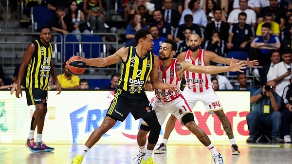 Turkish Airlines Euroleague'in yeni sezon açılış karşılaşmasında Fenerbahçe Beko ile Olympiakos karşı karşıya geldi.