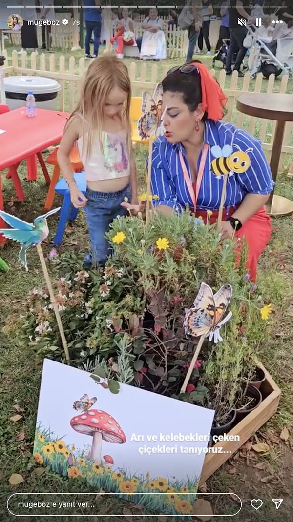 Müge Boz, kızı Vina'yla beraber arı ve kelebekleri çeken çiçekleri analiz etti.