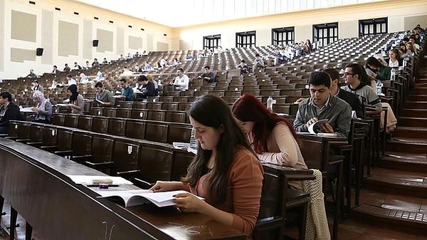 Cumhurbaşkanlığı’nda, ilgili kurumların katılımı ile YÖK’ün kurumsal yapısının değiştirilmesinin yanı sıra Türkiye’deki üniversitelerin dünyadaki sayılı üniversiteler arasına girmesi için atılacak adımlarla ilgili bir toplantı yapıldı.