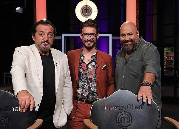 MasterChef'in geçtiğimiz bölümünde herkesi şok eden bir kural ihlali yaşandı. Öyle ki bu yapılan hiçbir sezonda görülmemişti.