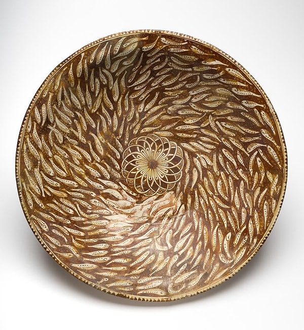 10. M.S. 1300'lerden kalma bir fritware tabağı