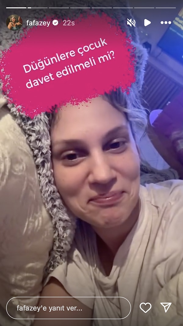 Farah Zeynep Abdullah, Instagram filtreleriyle eğlendi.