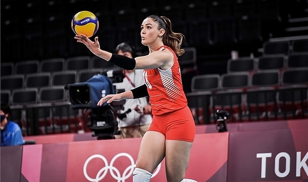 A Milli Kadın Voleybol Takımı ve VakıfBank’ın yıldız oyuncusu Zehra Güneş, UNICEF Türkiye’nin İyi Niyet Elçisi olarak atandı. Zehra Güneş, bu anlamlı iş birliğini 11 Ekim Dünya Kız Çocukları Günü’nde duyurdu.