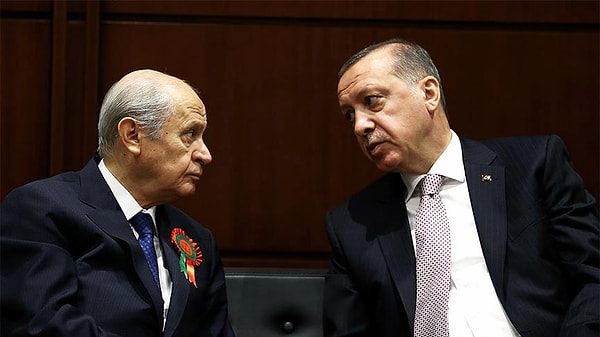 Cumhurbaşkanı Recep Tayyip Erdoğan dün Devlet Bahçeli'nin DEM Parti'lilerle tokalaşması sonrası gündeme gelen "yeni çözüm süreci" tartışmalarına değindi ve "Meseleleri terör dışı yöntemlerle ortadan kaldırmaya her zaman varız" ifadelerini kullandı.