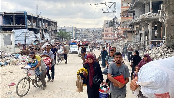 İsrailli barış aktivisti Alon-Lee Green'in paylaşımında bu vahşetin bir an önce durdurulması için çağrıda bulundu;