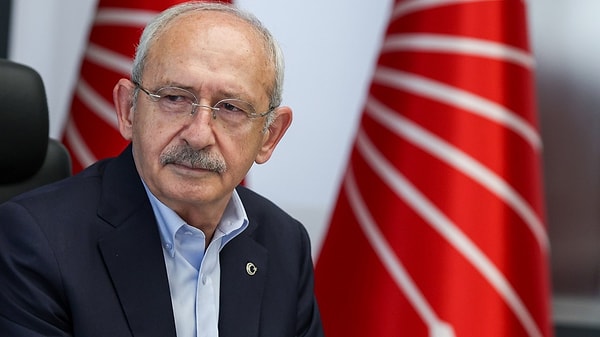 CHP’nin “İkinci Yüzyıla Çağrı Buluşması”, 3 Aralık 2022'de İstanbul Lütfi Kırdar Uluslararası Kongre ve Sergi Sarayı’nda yapılmıştı. Dönemin CHP Genel Başkanı Kemal Kılıçdaroğlu, burada yaptığı konuşmada, Acemoğlu hakkında "Dünyanın ilk 10 ekonomisti arasında gösterilen Sayın Daron Acemoğlu, bizimle birlikte olacak. Ben Acemoğlu’nun gelecek yıllarda Nobel ödülü alacağından da yüzde 100 eminim" demişti.