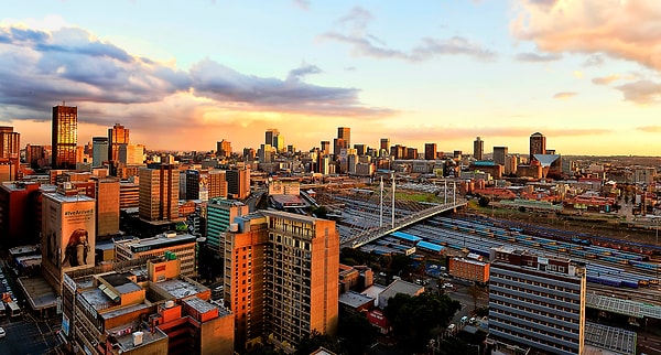 Güney Afrika’nın en büyük kenti ve ekonomik merkezi olan Johannesburg gezilecek yerler arasında ilk sıralarda yer alıyor.