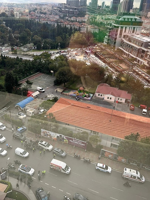 İstanbul Etiler’de bulunan Levent Mesleki ve Teknik Anadolu Lisesi’nde Serdar A. İsimli öğretmen okul müdürüyle yaşadığı tartışma sonrası silahla ateş etti.