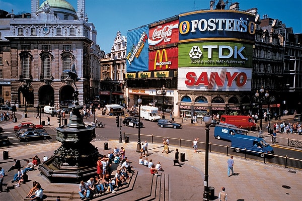 Londra’nın en ünlü meydanlarından biri olan Piccadilly Circus, Ölüm Yadigarları filminde Harry, Hermione ve Ron’un Ölüm Yiyenlerden kaçış sahnesine ev sahipliği yapmıştı.