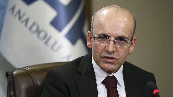 Mehmet Şimşek, vergi kaçağı ile mücadelede dikkat çekici veriler açıkladı. Fırınların vergi kaçakçılığında en üst sıralarda yer aldığını ve birçok kişinin yüksek meblağlarla lüks araç satın almasına rağmen gelirlerini belgeleyemediklerini ifade etti.