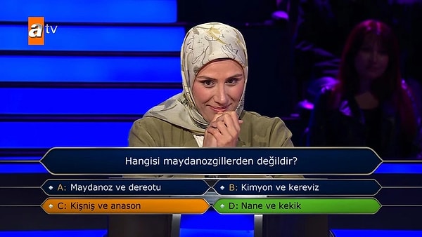 Danışmaz'a sorulan soru ise "Hangisi maydanozgillerden değildir?" oldu. Yanıt seçenekleri A. Maydanoz ve dereotu, B. Kimyon ve kereviz, C. Kişniş ve anason, D. Nane ve kekik şeklindeydi.