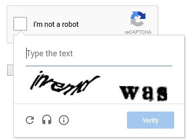 CAPTCHA ve reCAPTCHA'nın evrimine bakalım: CAPTCH, 1997 yılında ortaya çıktı ve başlangıçta metin tabanlı zorluklar içeriyordu. Ancak botların bu sistemleri aşmaya başlamasıyla görsel doğrulama yöntemleri eklenmeye başlandı.