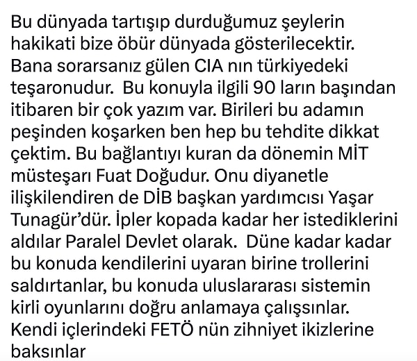 Ardından paylaşımınlarına yenisini ekledi. Kendisine tepki verenler hakkında verdi veriştirdi.