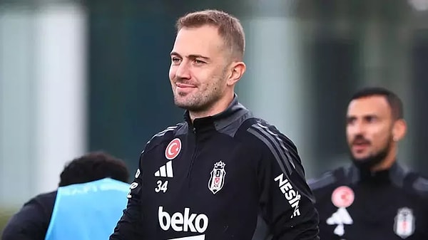 Beşiktaş'ın Konyaspor'u 2-0 yendiği maçta başarılı kurtarışlarıyla dikkat çeken ve maç sonunda sakatlandığı öğrenilen Mert Günok'un Lyon ve Galatasaray maçlarında oynayamayacağı öğrenildi.