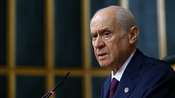 İYİ Partili milletvekillerinin MHP’ye katılma yönündeki talebi, MHP yönetimince de değerlendirilecek. Bu milletvekillerinden bazılarının “MHP’ye mi yoksa AK Parti’ye mi katılmalarının daha uygun olacağı üzerinde değerlendirmelerde bulunulduğu” belirtiliyor.