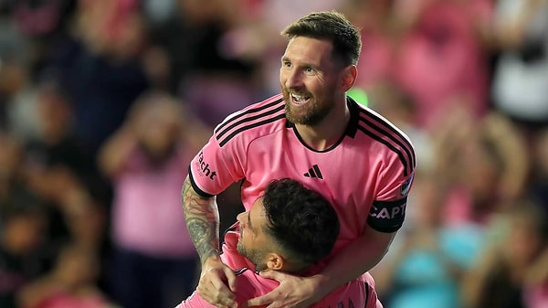 MLS'te Inter Miami forması giyen Lionel Messi, futbol tarihine bir kez daha adını yazdırmaya hazırlanıyor.