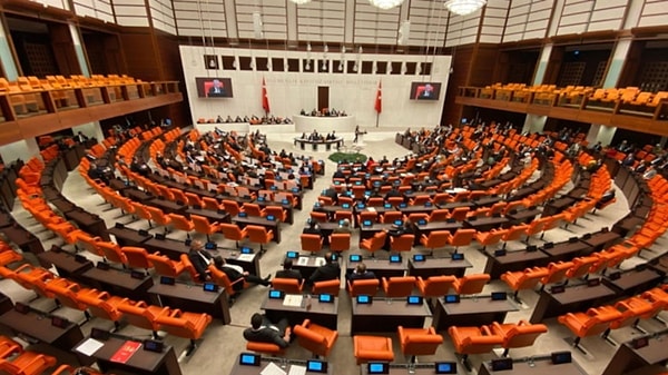 Münevver Şeyma Solmazgül’ün başkan yardımcı olabilmesi için bu koltukta bulunan başka bir bürokrat görevden alındı.