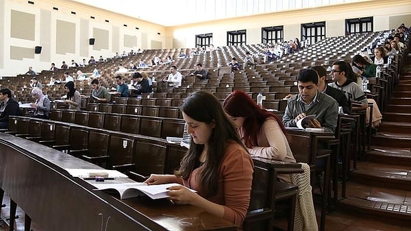 1. Türkiye'nin en eski üniversitesi hangisidir?