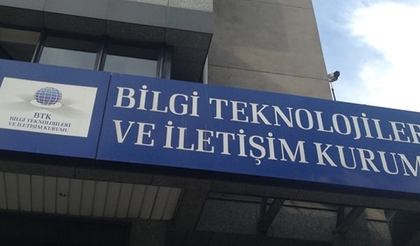 Ülkemizde bant daraltma uygulamasını yürürlüğe koyma yetkisine de sahip olan ve interneti de denetleyen Bilgi Teknolojileri ve İletişim Kurumu'ndan (BTK) konuya ilişkin resmi bir açıklama gelmedi!