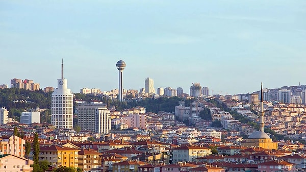 Belediyeden yapılan açıklamada, "Cumhuriyet Bayramı kapsamında gerçekleştirilecek olan tüm etkinlikler, Kahramankazan ilçemizde gerçekleşen hain terör saldırısı sebebiyle iptal edilmiştir. Şehitlerimize rahmet, yaralılarımıza acil şifalar diliyoruz" denildi.