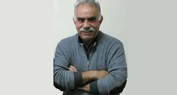 Gazeteci Özdil, “Abdullah Öcalan cezaevinden çıkarsa Meclis’ten önce askere gitmesi gerekecek” açıklamasında bulundu.