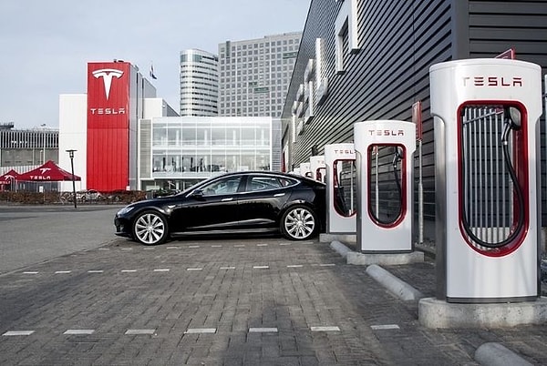 Tesla'dan 29 Ekim Sürprizi! Cumhuriyetimizin 101. Yılına Özel Ücretsiz  Hizmet Verecek!