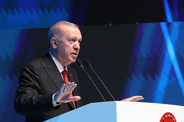 Erdoğan, Atatürk Havalimanı'ndaki Devlet Konukevi'nde düzenlenecek güvenlik toplantısına başkanlık etti.