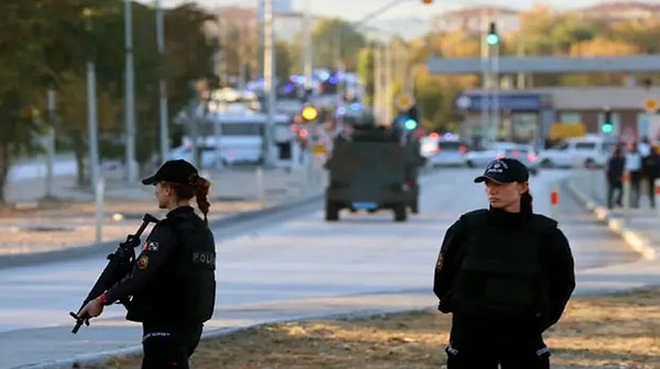 TUSAŞ'a yapılan saldırının ardından saldırıya dair detayları açıklayan Yerlikaya, çalışanların rehin alınmasını kesin bir dille yalanlarken etkisiz hale getirilen teröristlerle ilgili de bilgi verdi.