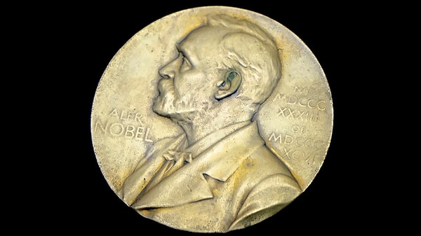 9. Hangi ülke en çok Nobel Edebiyat Ödülü'ne sahip yazar üretmiştir?