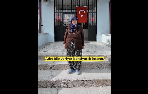 Aksaraylı Meryem 2. sınıfa giderken ezberlediği şiiri cumhuriyetimizin 101. yılında yeniden eslendirdi.