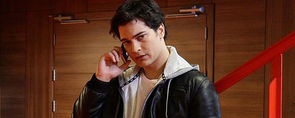 4. Çağatay Ulusoy, Medcezir dizisinde yer alırken kaç yaşındaydı?