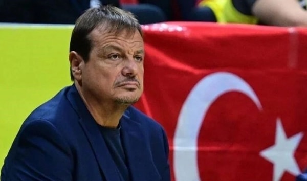 Ataman, “Bu beni ilgilendirmiyor. Umurumda değil. Ben milli takımın koçuyum. Benim işverenim Türkiye Basketbol Federasyonu ve Türkiye Cumhuriyeti devleti. Ben işimi yapmaya devam edeceğim" dedi.