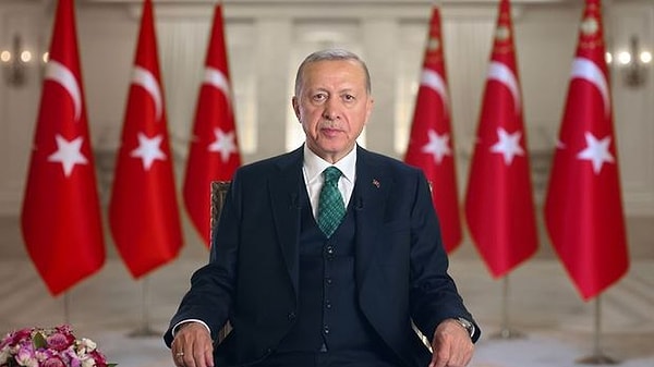 Cumhurbaşkanı Erdoğan'ın avukatı Ahmet Özel tarafından İstanbul Anadolu Nöbetçi Asliye Hukuk Mahkemesi'ne sunulan dava dilekçesinde, Esenyurt Belediye Başkanı Ahmet Özer'in "PKK/KCK silahlı terör örgütü üyesi olmak" suçlamasıyla tutuklandığına dair bilgiye yer verildi.