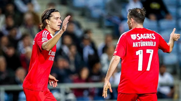 Portekiz Ligi'nin 10. haftasında Benfica, dün akşam deplasmanda Farense'yi 2-1 mağlup etti.