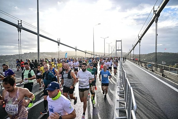 Nefeslerin tutulduğu maratonun başlama işaretini İstanbul Büyükşehir Belediye (İBB) Başkanı Ekrem İmamoğlu, İstanbul Vali Yardımcısı Ünal Kılıçarslan, Türkiye Atletizm Federasyonu Başkanı Ahmet Karadağ, Türkiye Milli Paralimpik Komitesi Başkanı Murat Aksu, Spor Hizmetleri Genel Müdürü Veli Ozan Çakır, İstanbul Gençlik ve Spor İl Müdürü Muhittin Özbay, Spor İstanbul Genel Müdürü Renay Onur ve Türkiye İş Bankası Genel Müdürü Hakan Aran birlikte verdi.