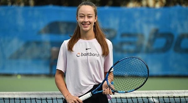 Zeynep, bu galibiyetle Çağla Büyükakçay'dan sonra bir WTA turnvasında teklerde şampiyonluğa ulaşan ikinci Türk tenisçi olarak Türk tenis tarihinin en büyük başarılarından birine imza atmış oldu.